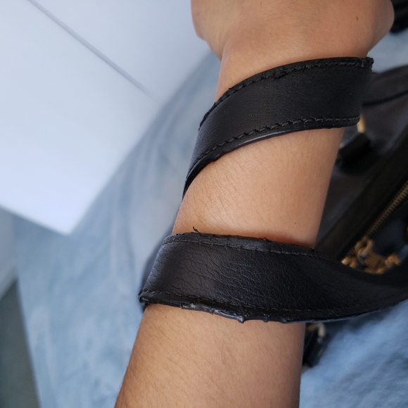 YSL blk tote - Picture 4 of 13